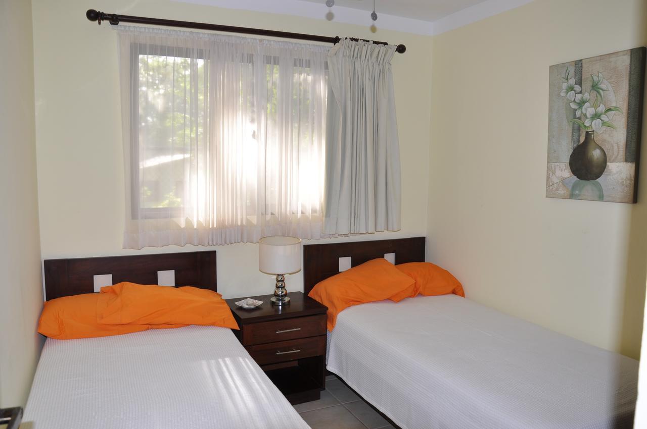 Villa Riviera 2 Bedroom Townhouse Playas del Coco Phòng bức ảnh